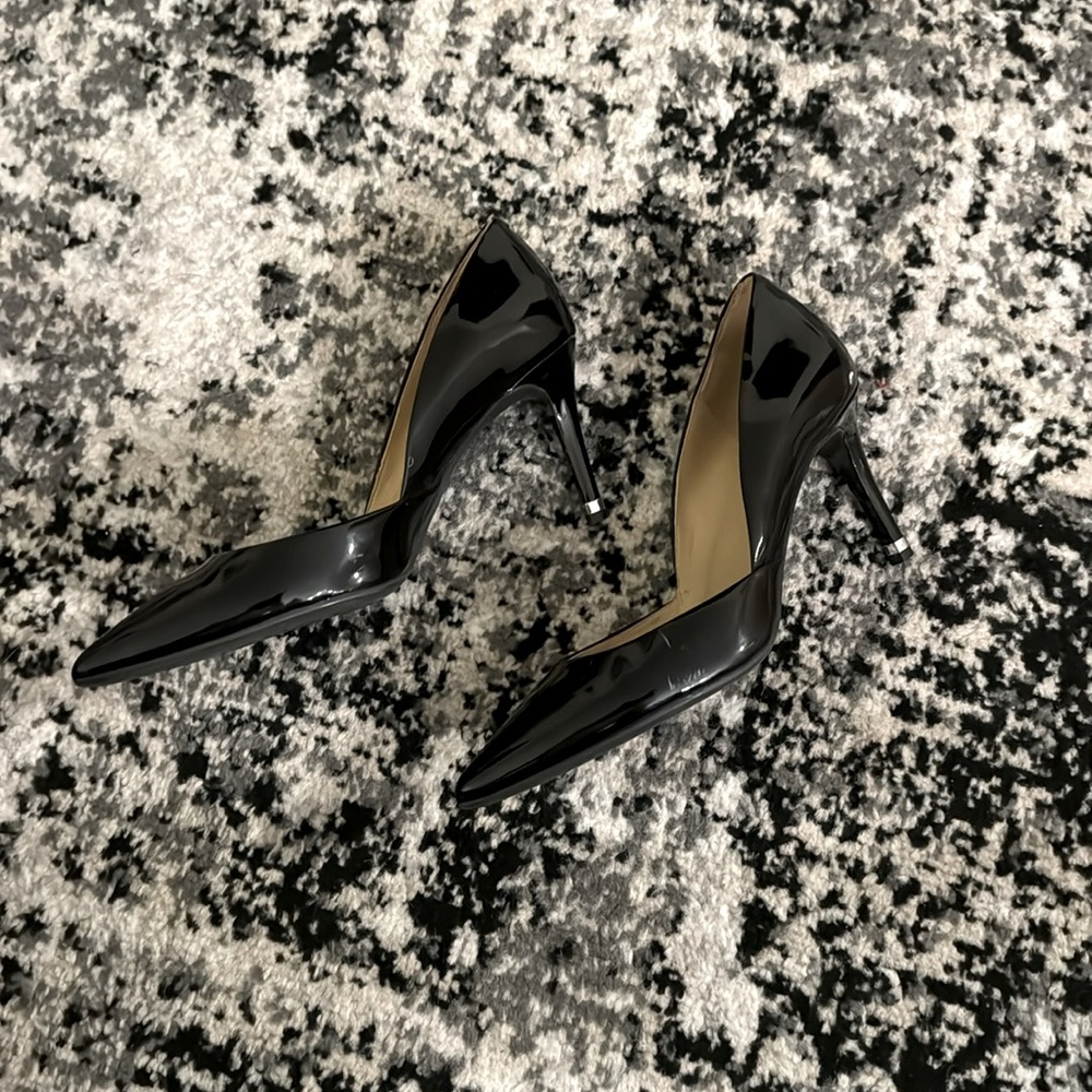Black Michael Kors pumps.